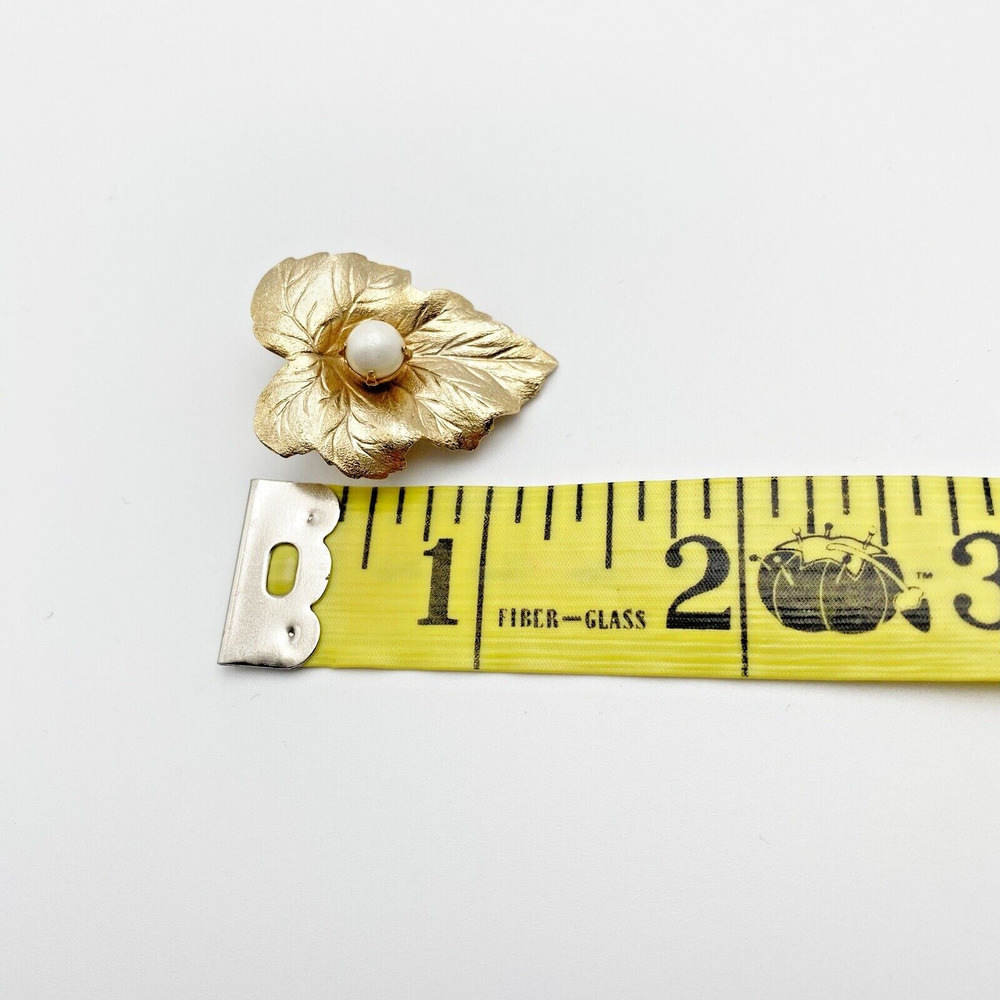 Vintage Matte Gold Tone Textured Leaf Faux Pearl Brooch Pin Set Sarah Coventry - Picture 7 of 8